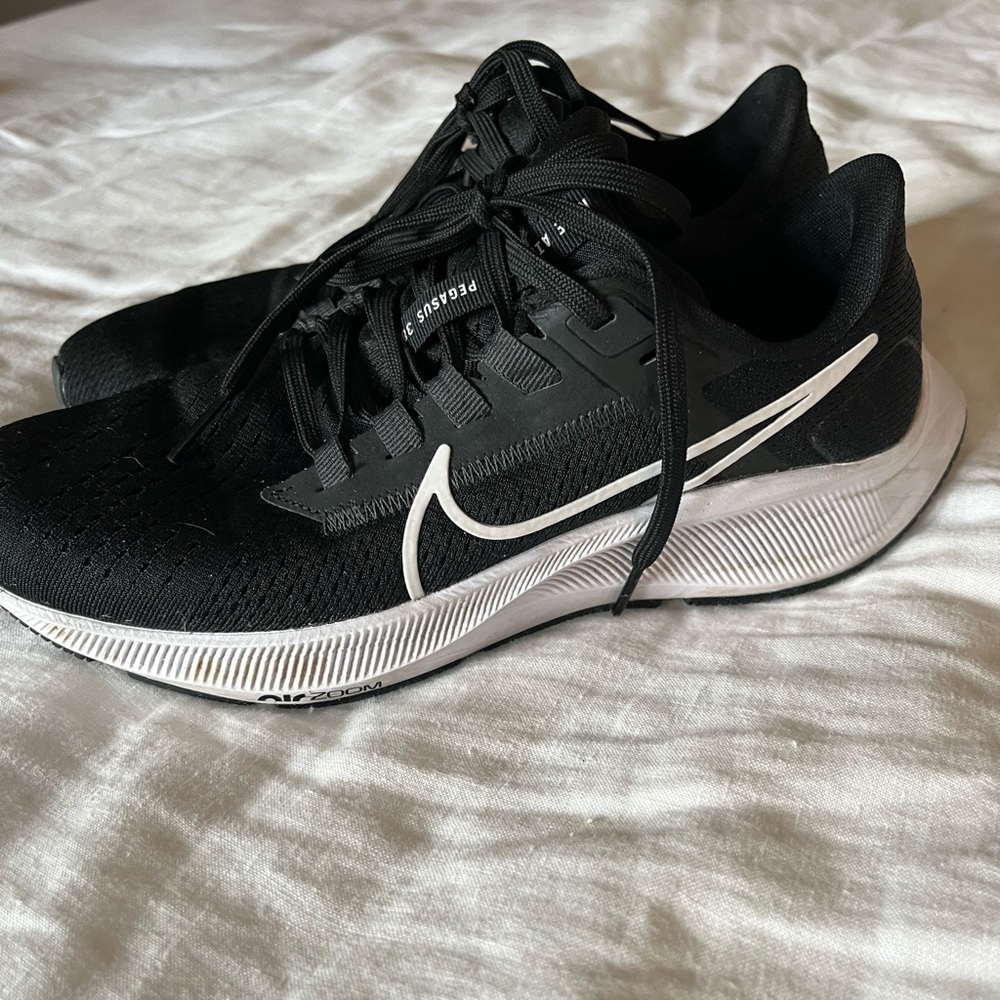 Nike air zoom Pegasus 38. Black and white. Size 7